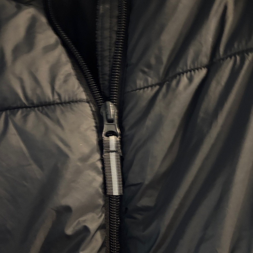 Universal Thread Water Resistant Jacket - Picture 4 of 6